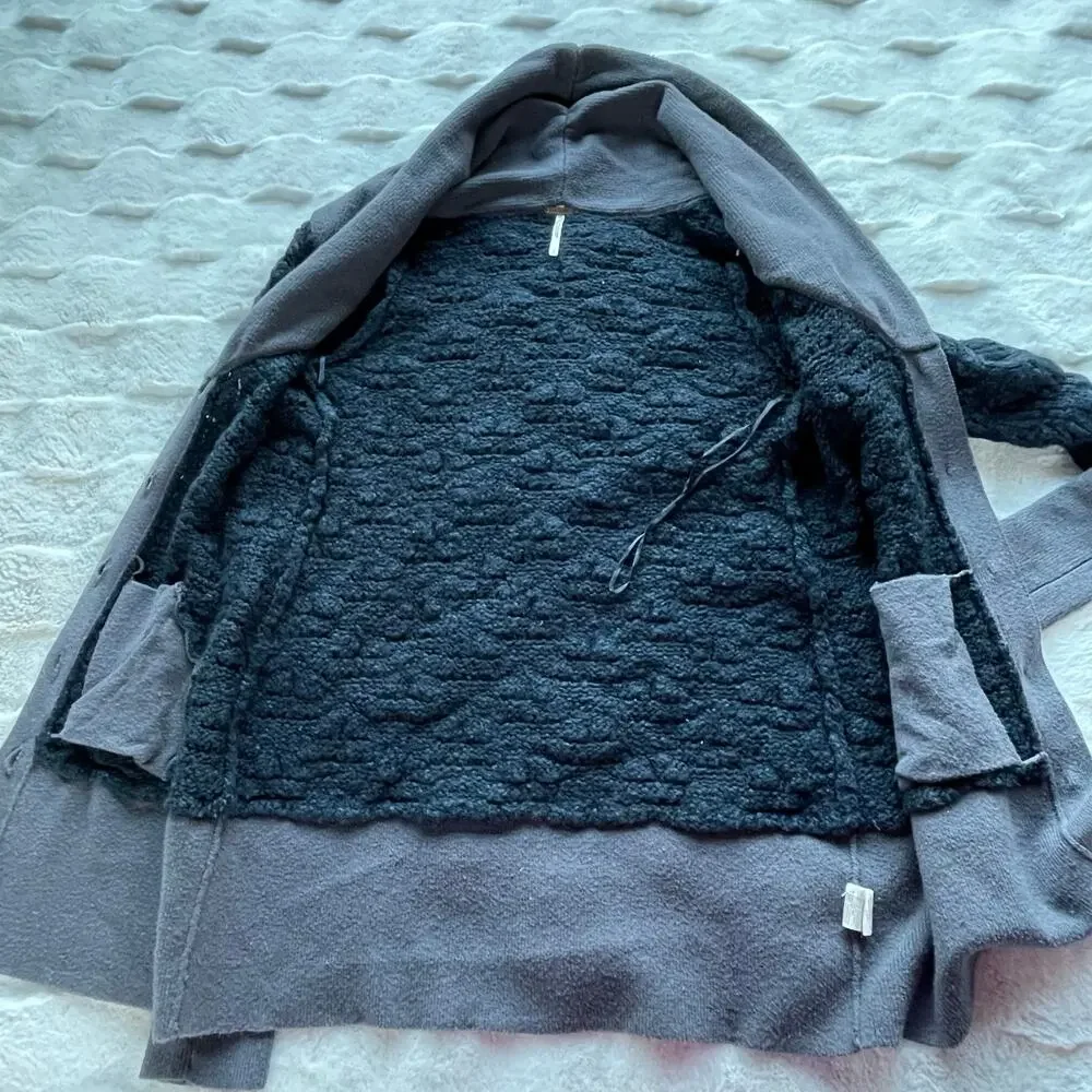 🔥Free People Chunky Knit Two tones Navy & Gray Shawl Neck Cardigan Sweater Sz S - Picture 10 of 16